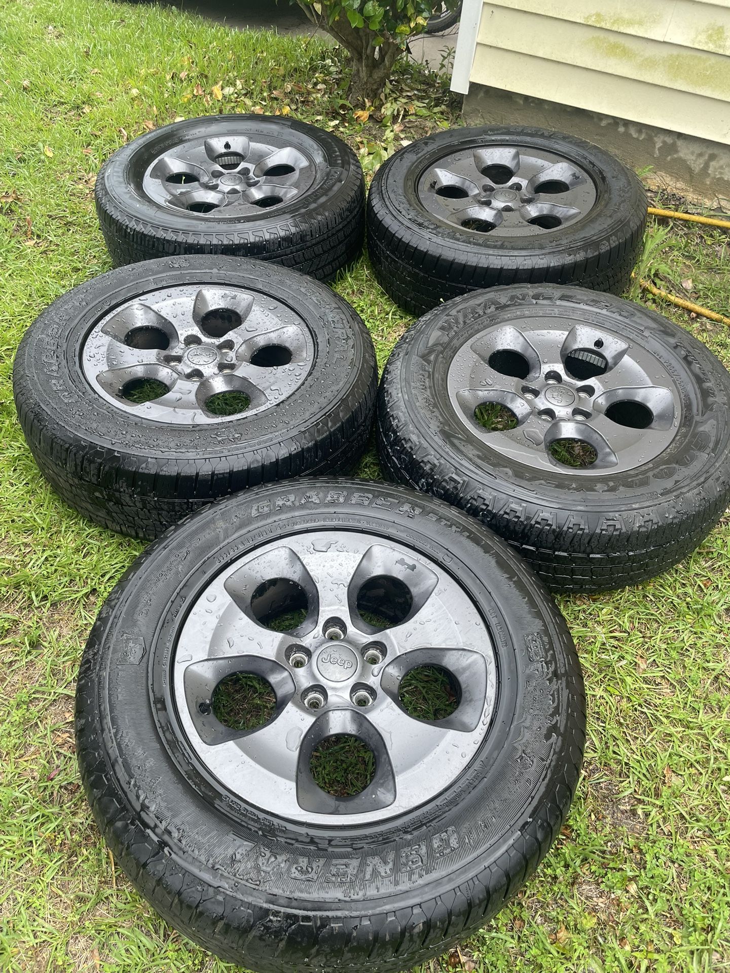 SET OF 5 18” OEM JEEP WRANGLER WHEEL TIRE SAHARA UNLIMITED POLISHED 9119
