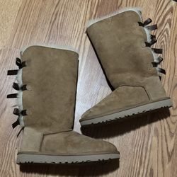 Ugg Woman’s Tall Brown Boot With Bows Size 8