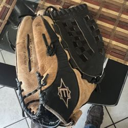 BASEBALL GLOVE 14” GREAT CONDITIONS ADULTS RIGHT HAND 