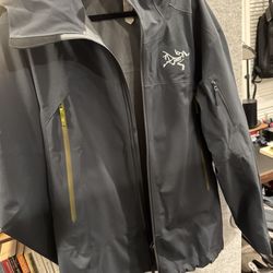 Men’s Arc’teryx snow jacket