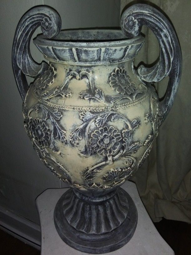 NEW Never Used LARGE  Lovely Designer QUALITY Roman Vase