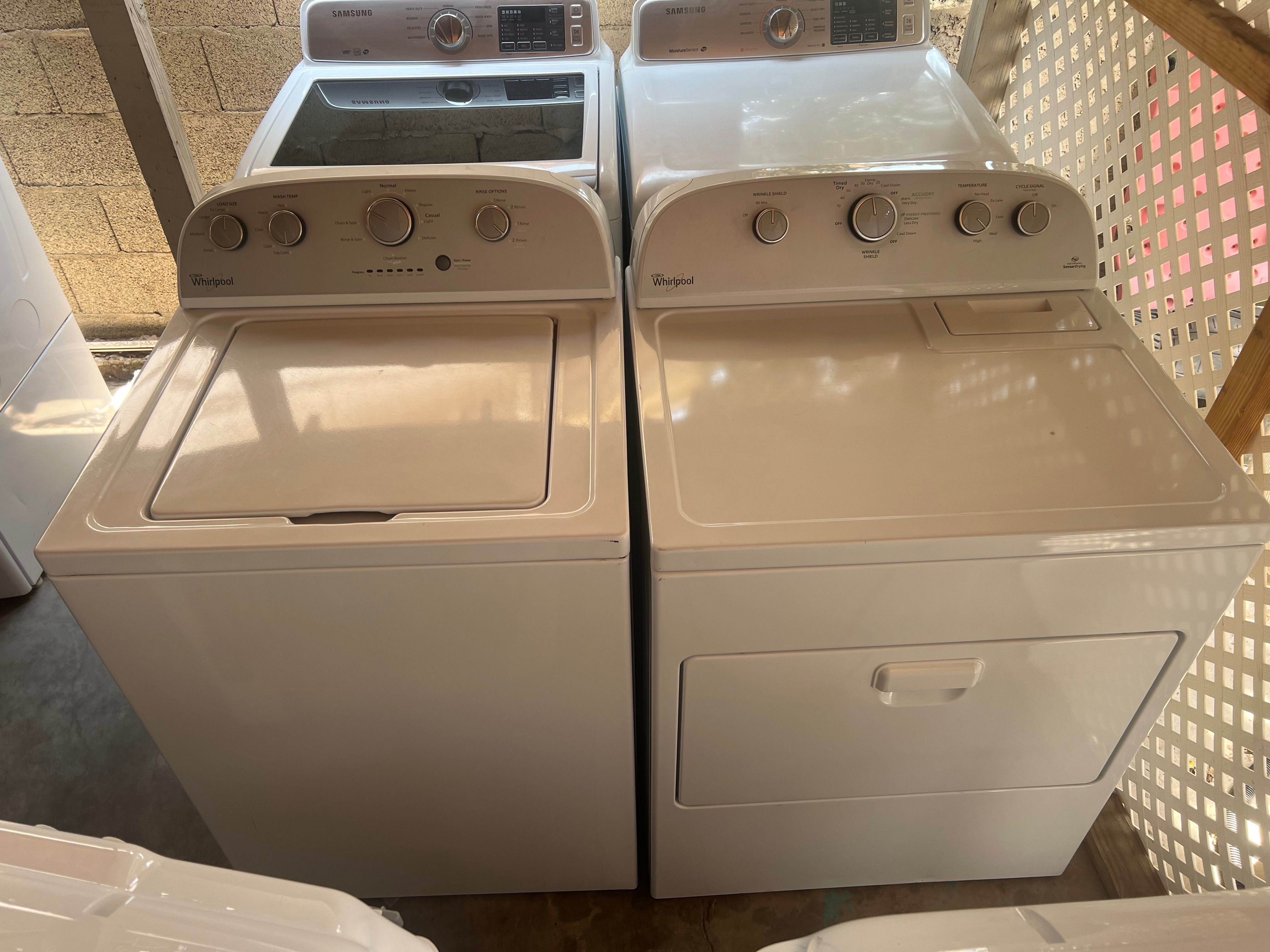 Whirlpool washer and electric dryer 3.5&7.0 CuFt with heavy duty agitator and dispenser fabric softener automatic / Lavadora y secadora y electri