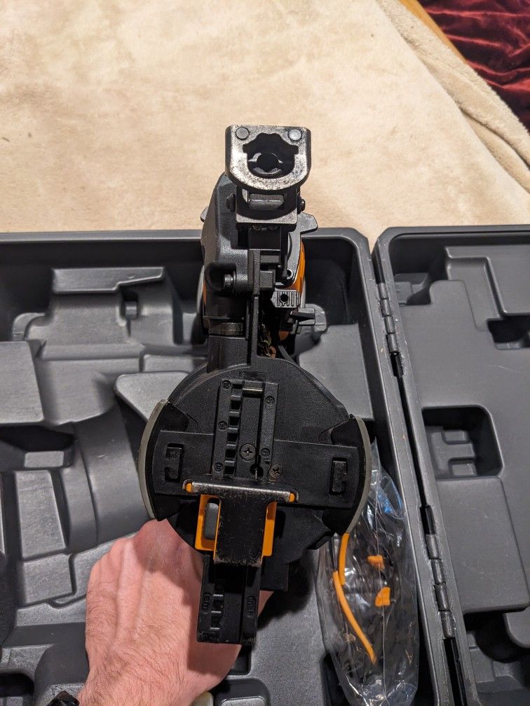 Ridgid Pneumatic, Coil Roof Nailer, 15 Degree 13/4 In. With Case