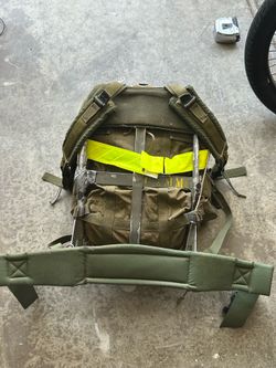 Vintage Military Rucksack Backpack (1976) – Heavy Duty Frame Pack