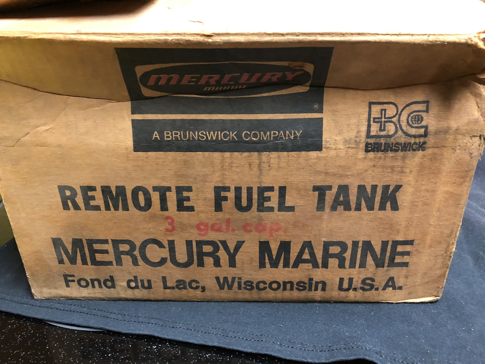 Vintage Mercury Marine 3 gallon metal outboard motor gas tank with original box and extras