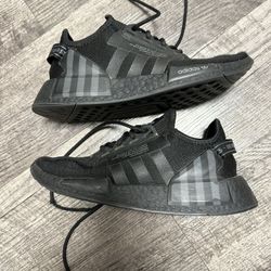NMD R1V2 Kids Adidas 