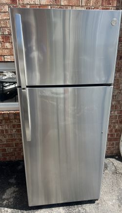 GE 28 Inch Wide Top Freezer Refrigerator with 17.5 Cu. Ft. Capacity (3 Months Warranty)