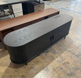 63" TV Stand with Power Outlet, Modern Media Console with Sliding Doors, Entertainment Center for TVs up to 60 Inch, Adjustable Shelves, Black