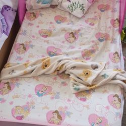 25 Dollors Toddler Bed For A Girl.