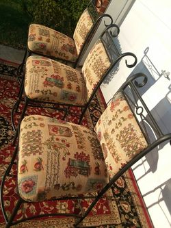 Sturdy Comfortable Chairs 3