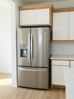 GE GSS25IYNZHFS Refrigerator – Excellent Condition 25 cu ft - Royse City, TX