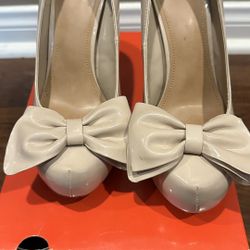 Elle patent nude bow heels 