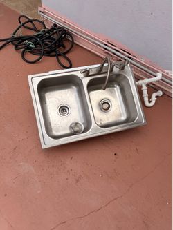 Kitchen or outdoor water sink