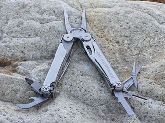 Leatherman Wave Stainless Steel Multitool with Nylon Sheath 18 Tools