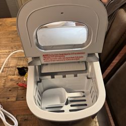 Magic Chef Ice Maker