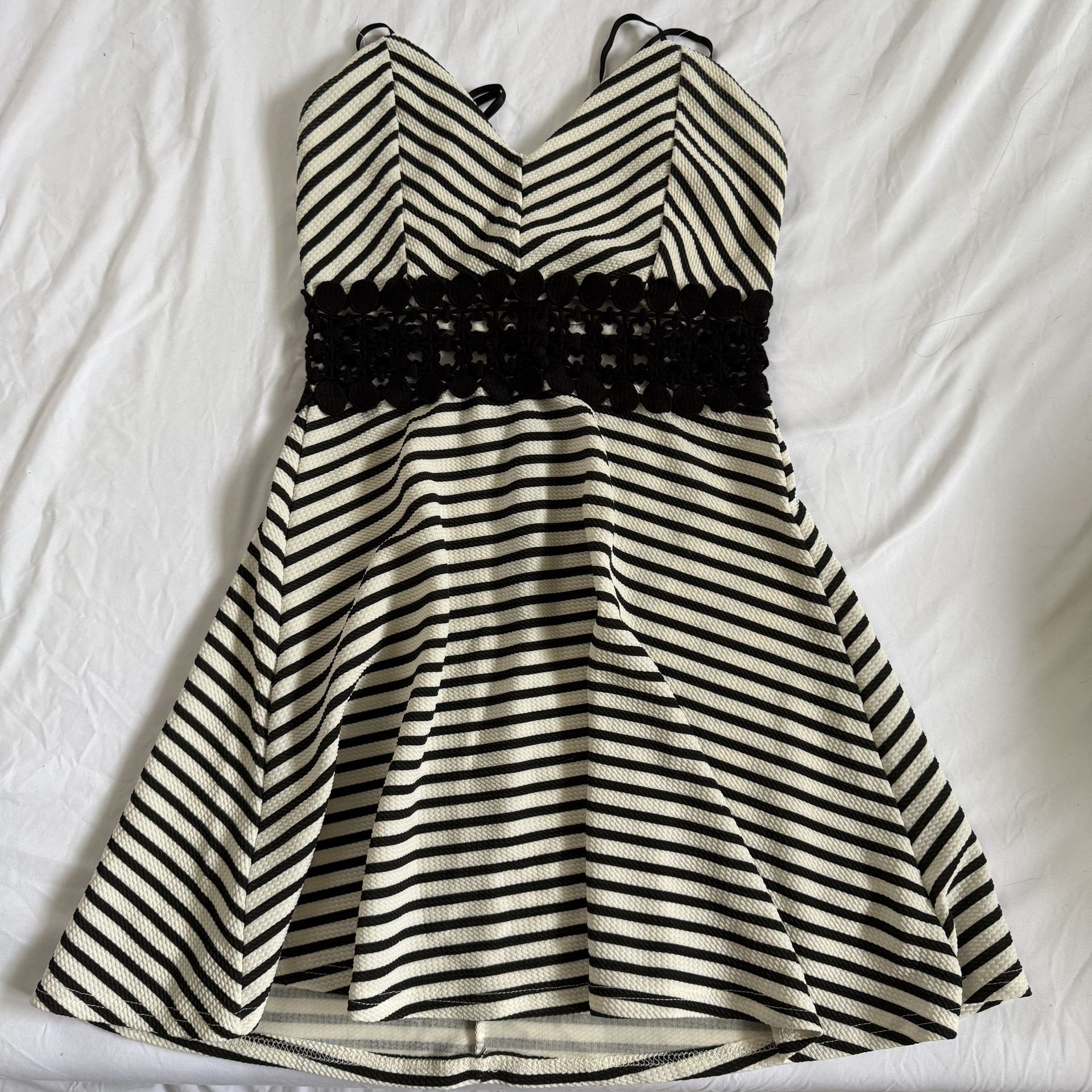 True Rock Woman’s Black & White Dress