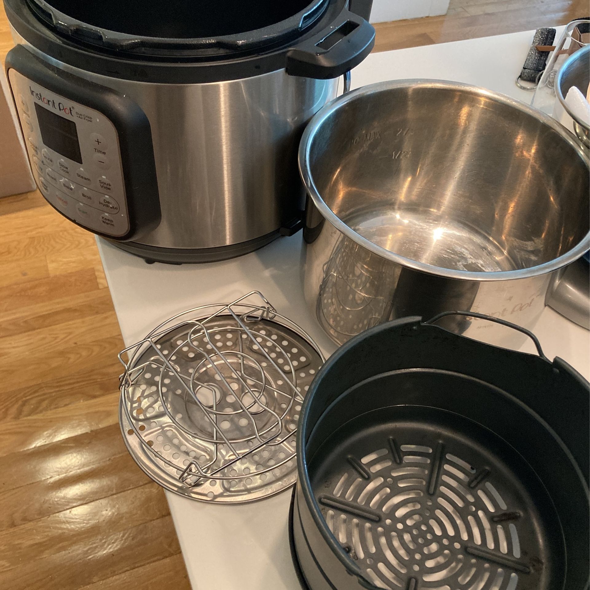 Instant Pot Duo Crisp 11 in Air Fryer and Electric Pressure Cooker