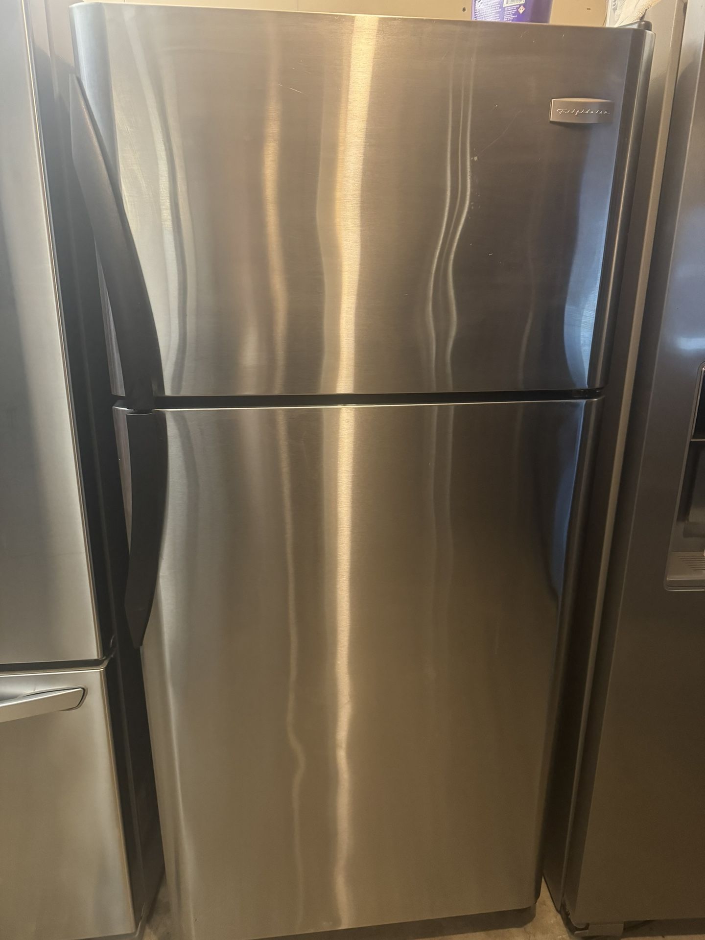 Small Refrigerator (apartment) 