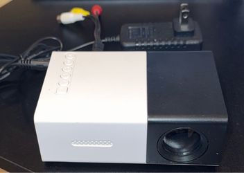 YG300 Portable Mini Projector