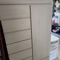 Dresser With 7 Drawers And Shelving