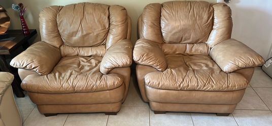 Pair of Vintage Chateau d’Ax Italian Tan Leather Armchairs (Made in Italy)