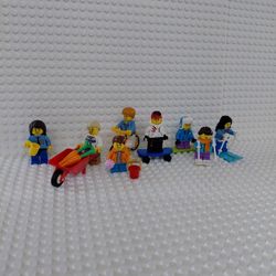 Lego Minifigures (Lot 27)