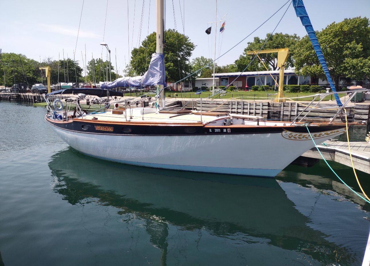 1976 Ericson 36-C 976 Ericson 36-C. Design by naval officer, Bruce King.