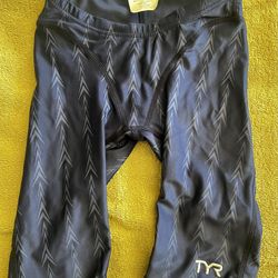 TYR Youth Race Suit Size 22 Navy