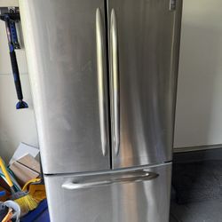 GE Refrigerator/ Freezer 