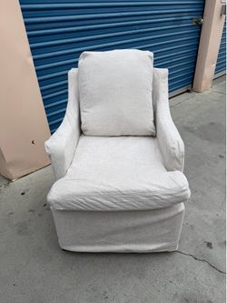 Slipcovered Swivel Accent Chair – Modern Cream Lounge Chair