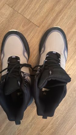 Avia women’s Athletic Shoes Size 11