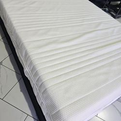 Queen Sizes Mattress And Box Spring 
