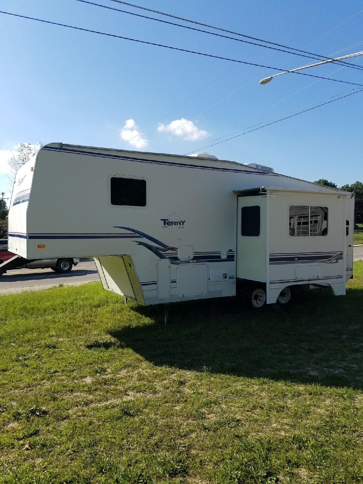 1999 Terry 5th wheel 27FT with sofa slide