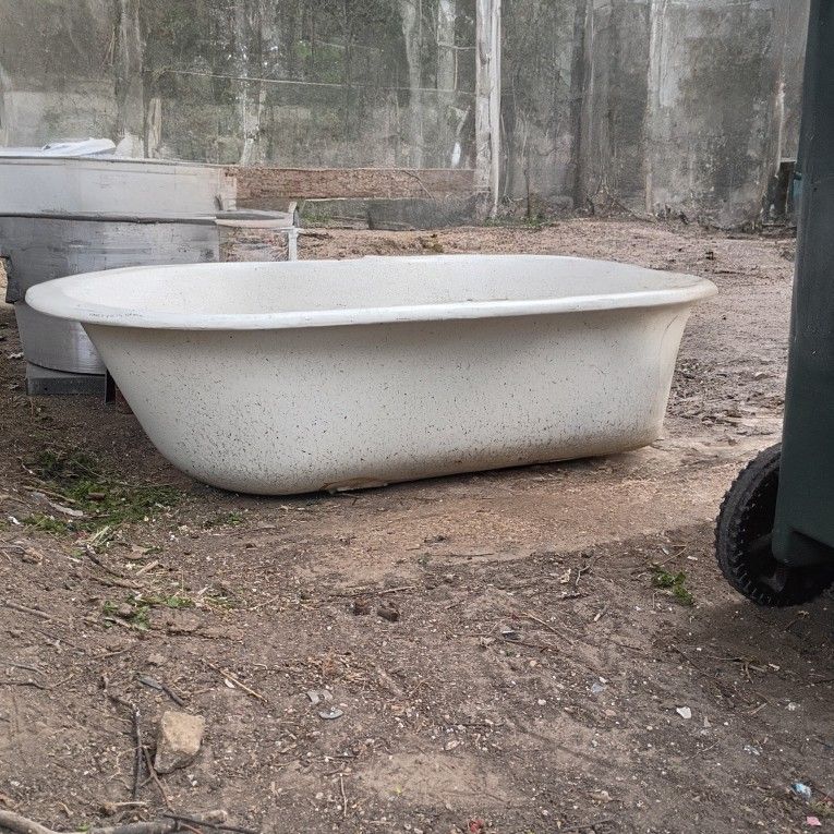 Cast Iron Claw foot Tub