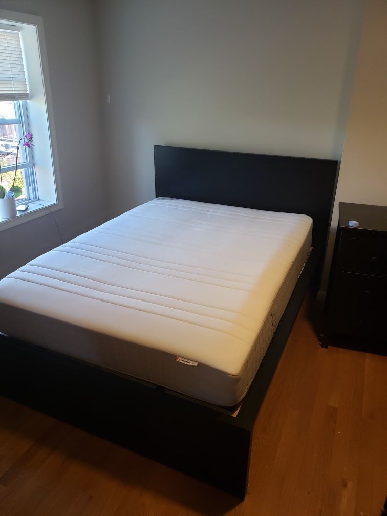 Queen size bed frame in excellent condition