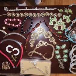 Mix Jewelry/Sets - Earings/Bracelet/Necklace 