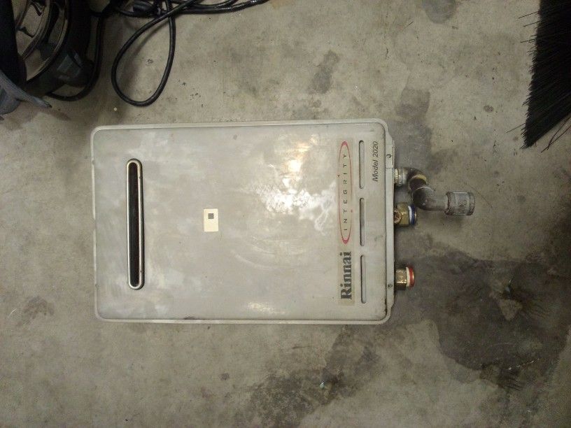 Rinnai Tankless Water Heater 