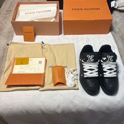Lv Trainers Size 8