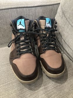 Air Jordan Trek khaki Brown size 9