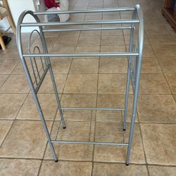 Free-standing Towel Rack With Bottom Shelf
