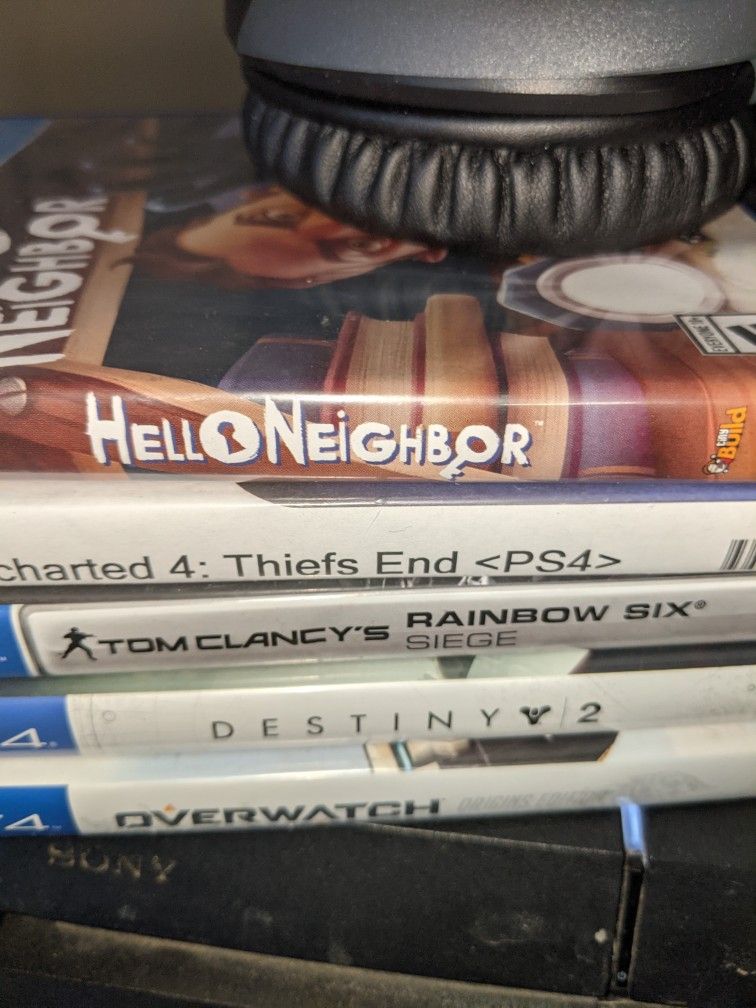 new PlayStation 4 with games, headset and controler Electronics & Media