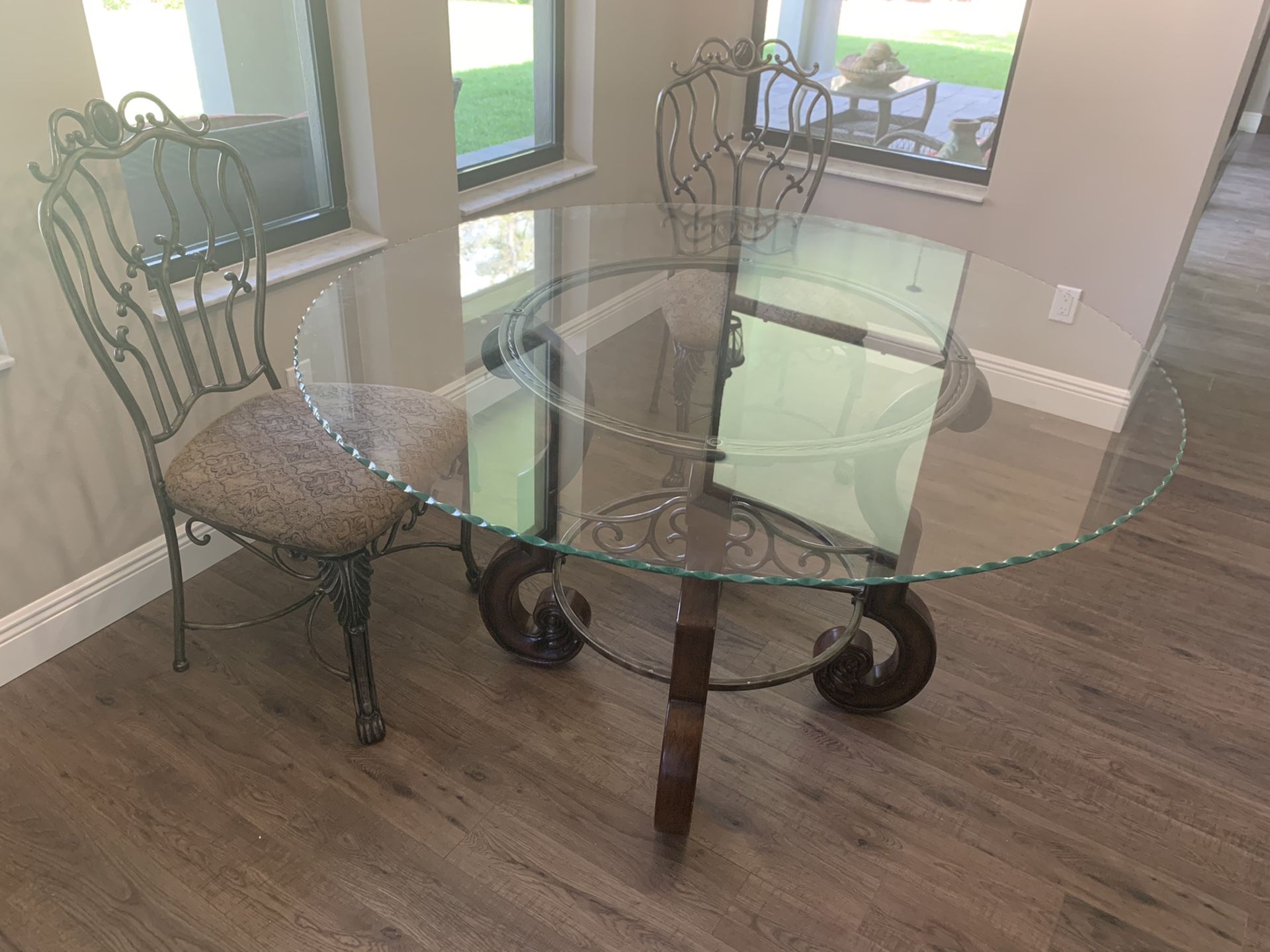 Kitchen table with 4 matching chairs