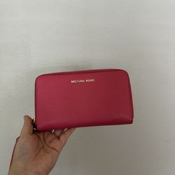 Michael Kors Wristlet 