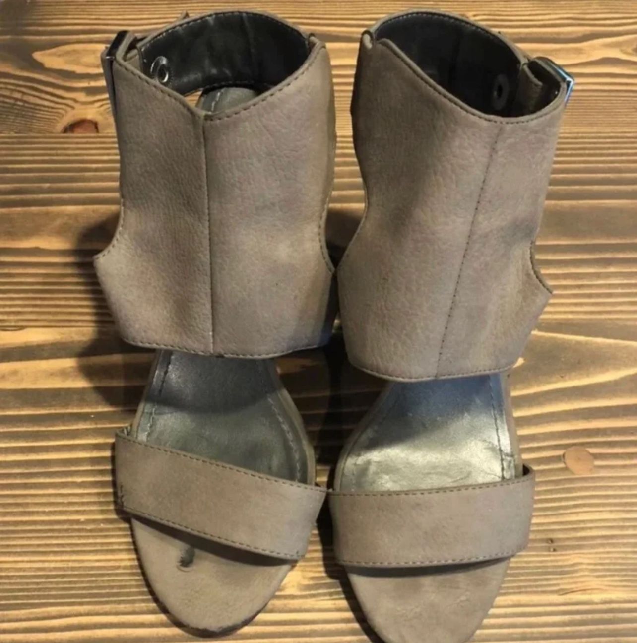 Nine West heels size 6 in a grey taupe color  Button around the ankle