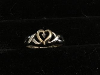10kt gold heart ring with diamond
