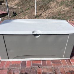 Rubbermaid Deck Storage Box