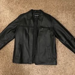 Men’s XL 100% leather coat. Black.