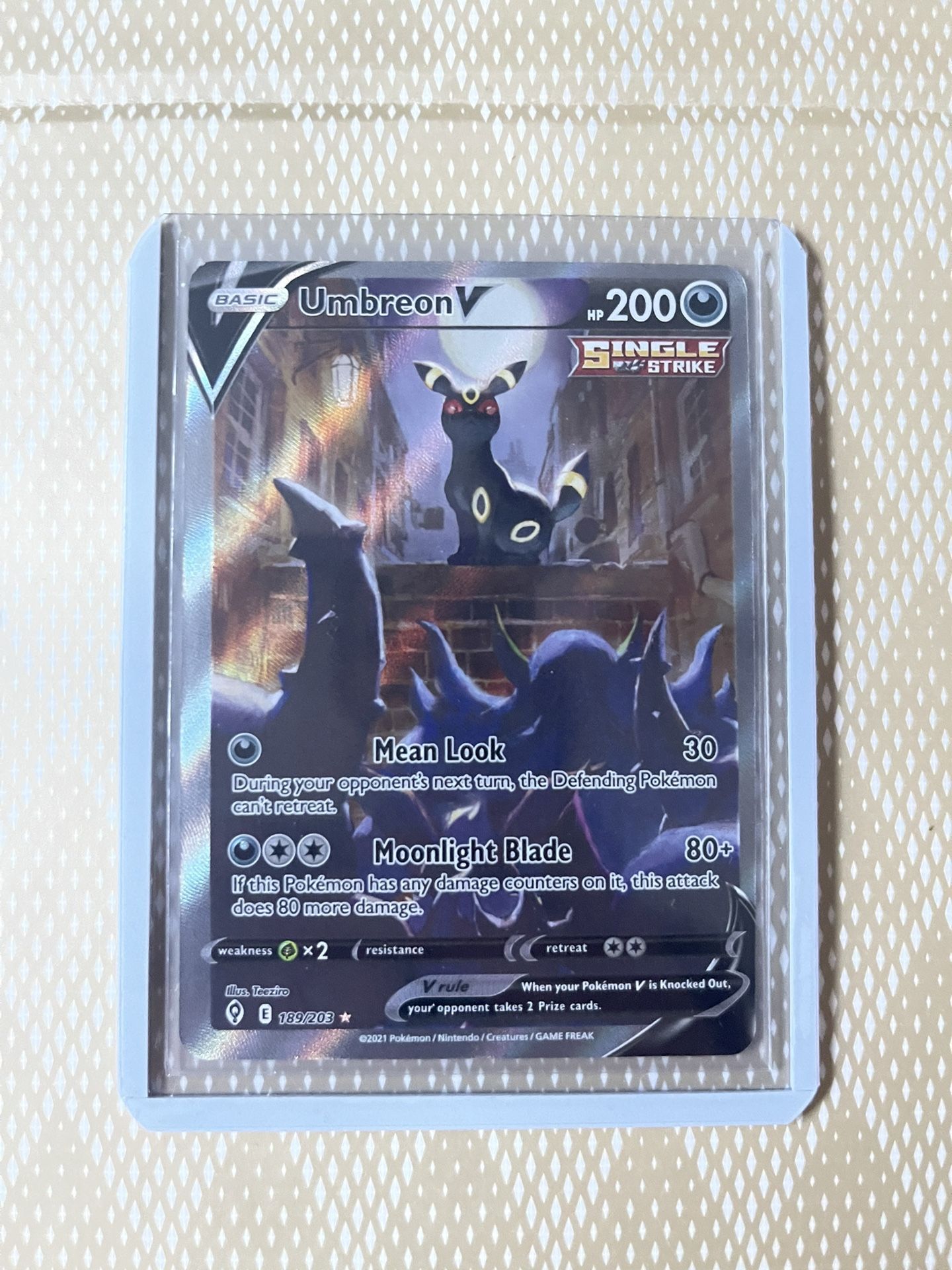 Umbreon V (Alternate Full Art) - SWSH07: Evolving Skies