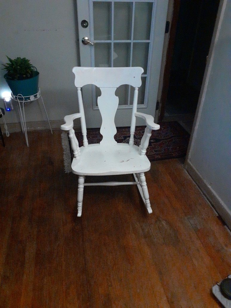 White Rocking Chair I Used It To Rock My Grandbaby In Good Condition Asking $20