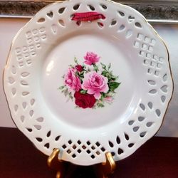 Formalities By Baum Bros. Victorian Rose Collection,  gold rim plate with bow, 10 " wide.
For display on wall.